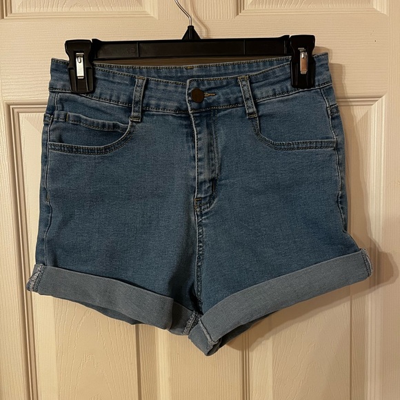 Women’s Stretchy Light Denim Cuffed Shorts - Picture 1 of 6